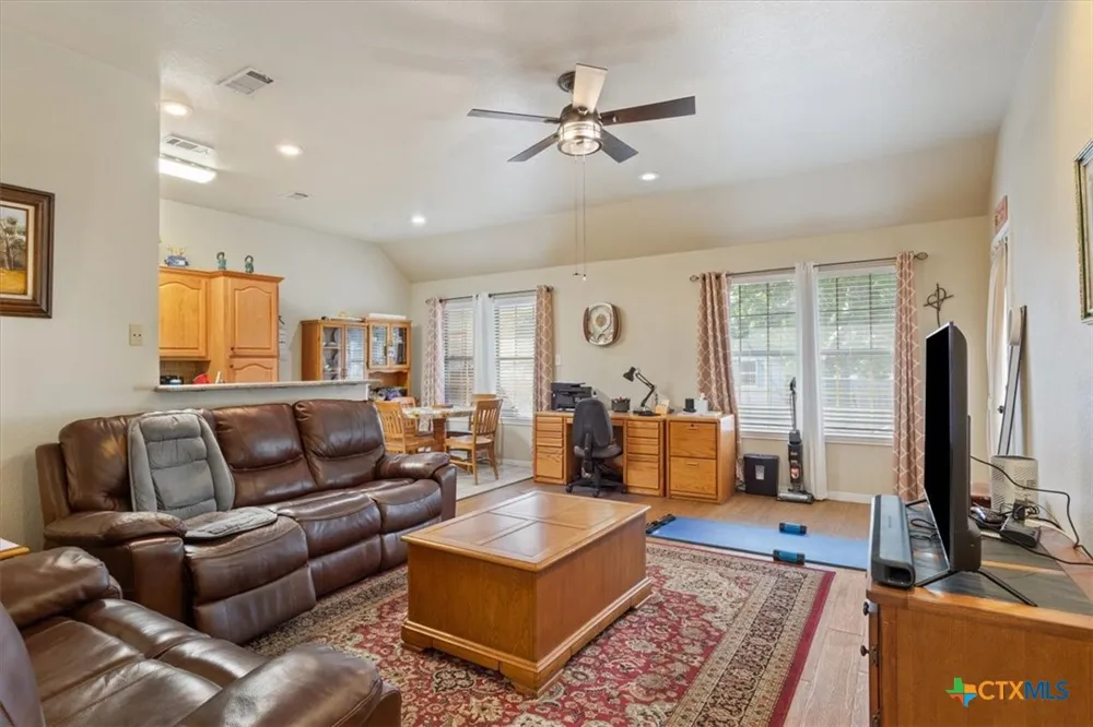 1006 W North Avenue Lampasas, TX 76550