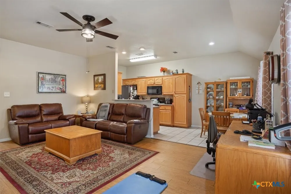 1006 W North Avenue Lampasas, TX 76550