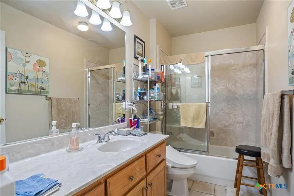 1006 W North Avenue Lampasas, TX 76550