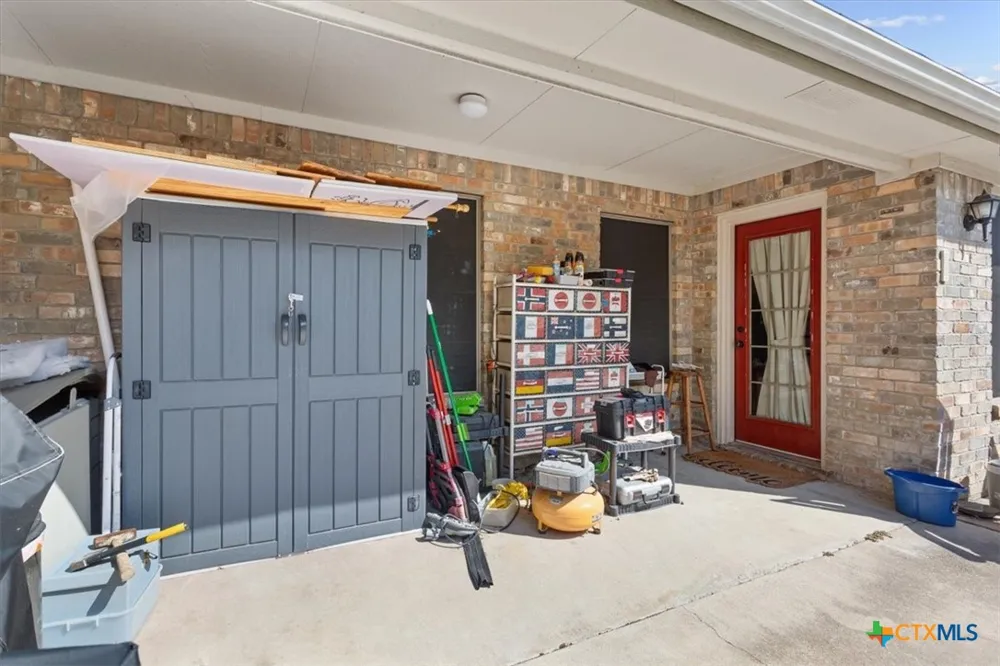 1006 W North Avenue Lampasas, TX 76550
