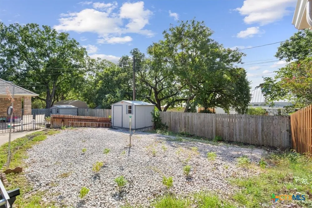 1006 W North Avenue Lampasas, TX 76550