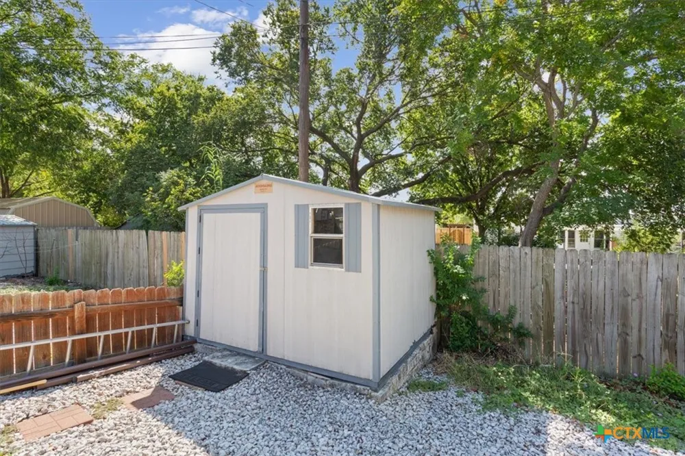 1006 W North Avenue Lampasas, TX 76550