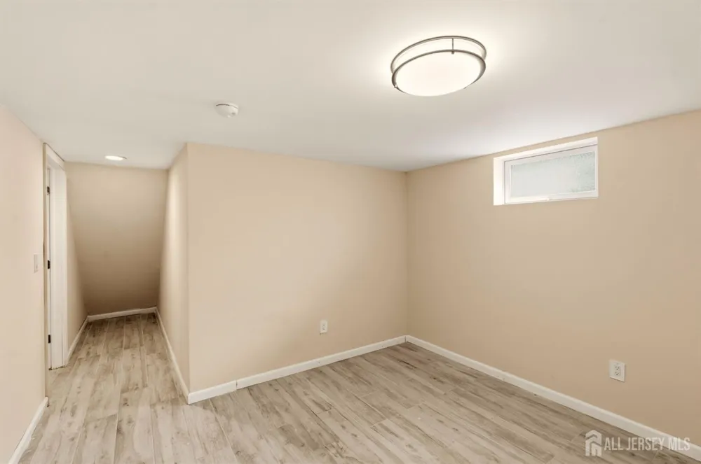 140 Lexington Avenue Edison, NJ 08817