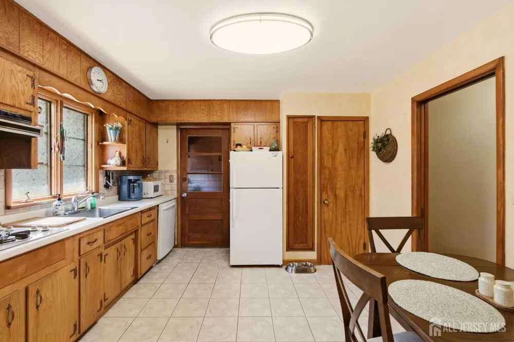 140 Lexington Avenue Edison, NJ 08817