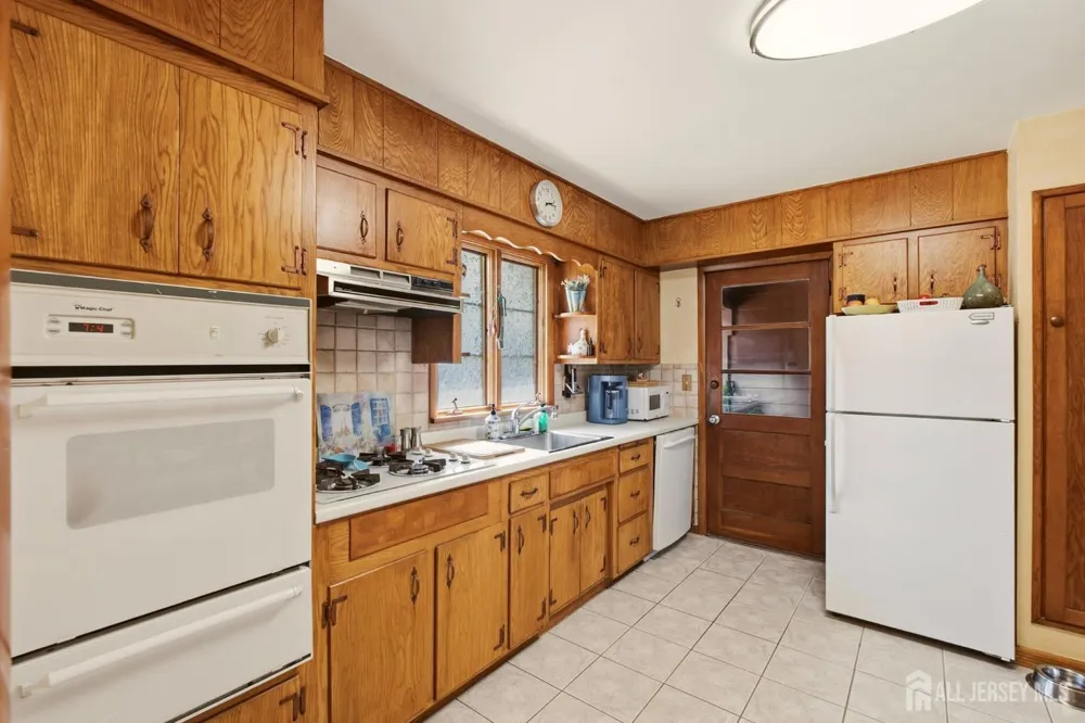 140 Lexington Avenue Edison, NJ 08817