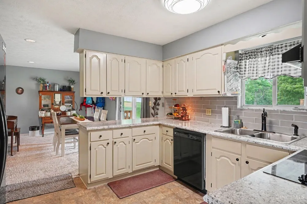 114 Meadow Lane Hillsboro, OH 45133