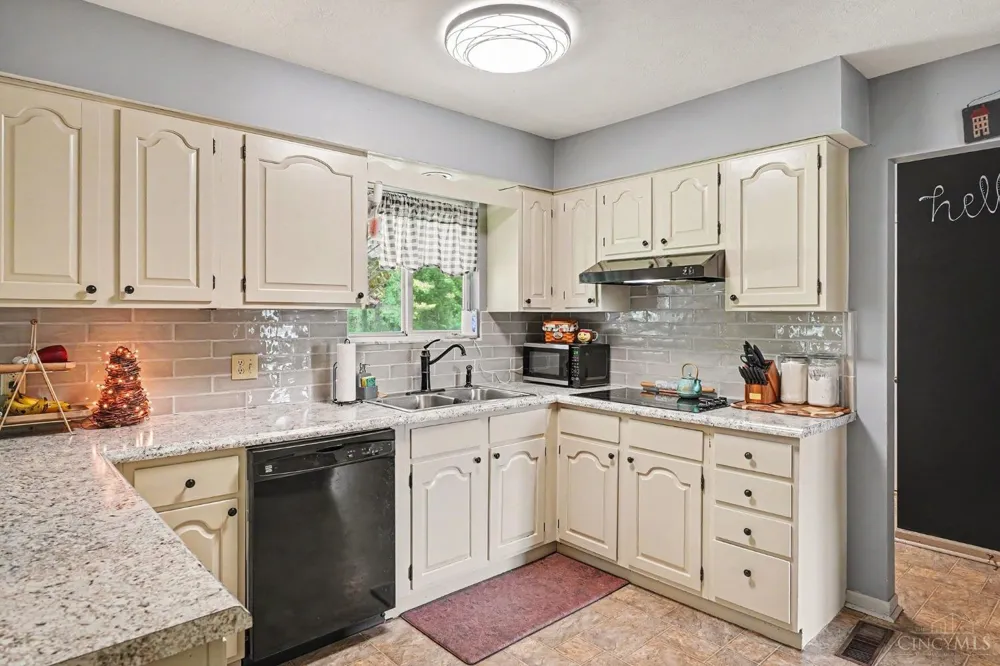 114 Meadow Lane Hillsboro, OH 45133