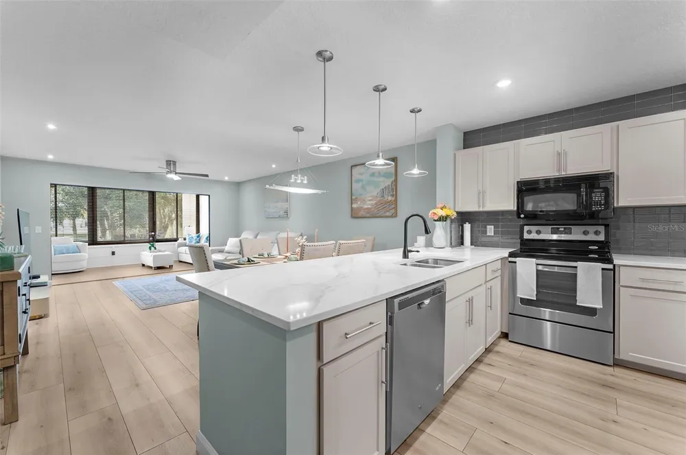 519 LAKESIDE DRIVE #519 Bradenton, FL 34210