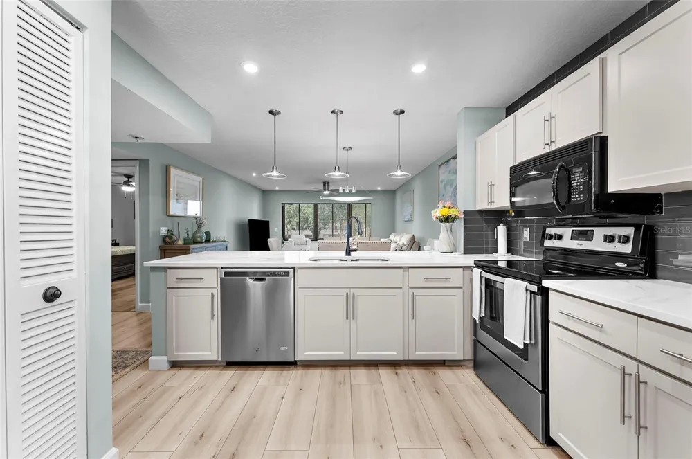 519 LAKESIDE DRIVE #519 Bradenton, FL 34210