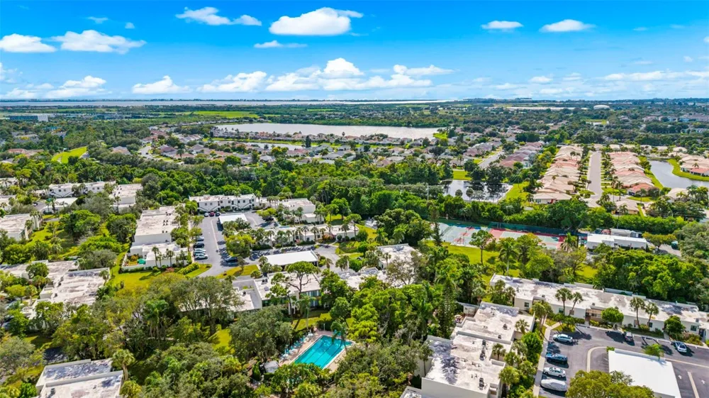 519 LAKESIDE DRIVE #519 Bradenton, FL 34210