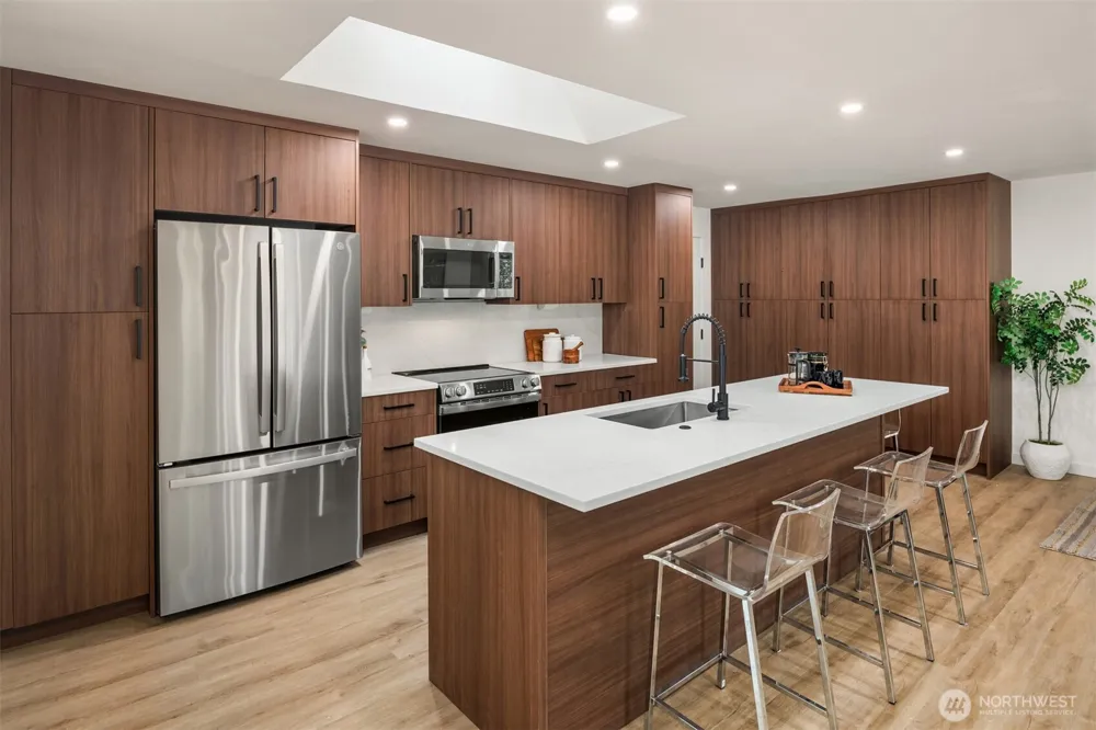 4910 NE 1st Court Renton, WA 98059