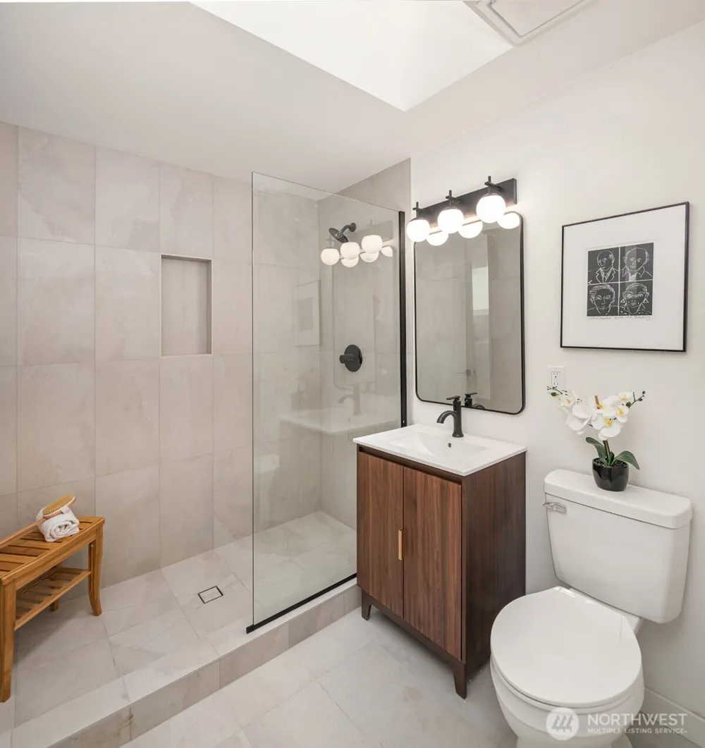 4910 NE 1st Court Renton, WA 98059
