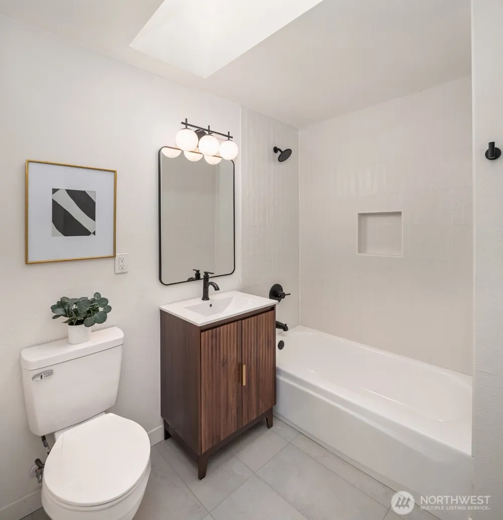 4910 NE 1st Court Renton, WA 98059