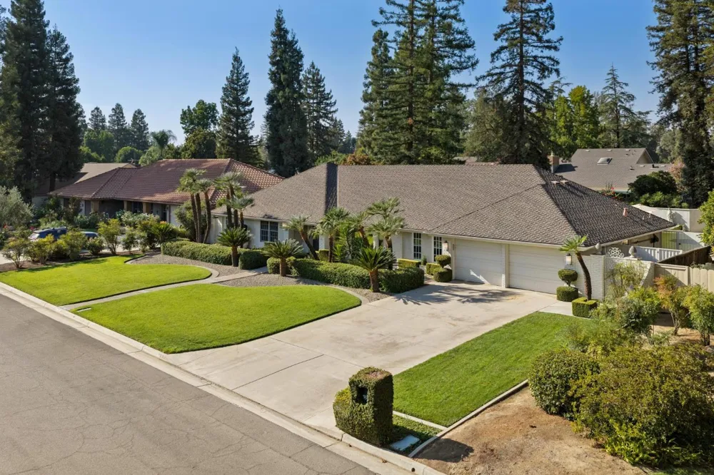 3594 W Spruce Avenue Fresno, CA 93711