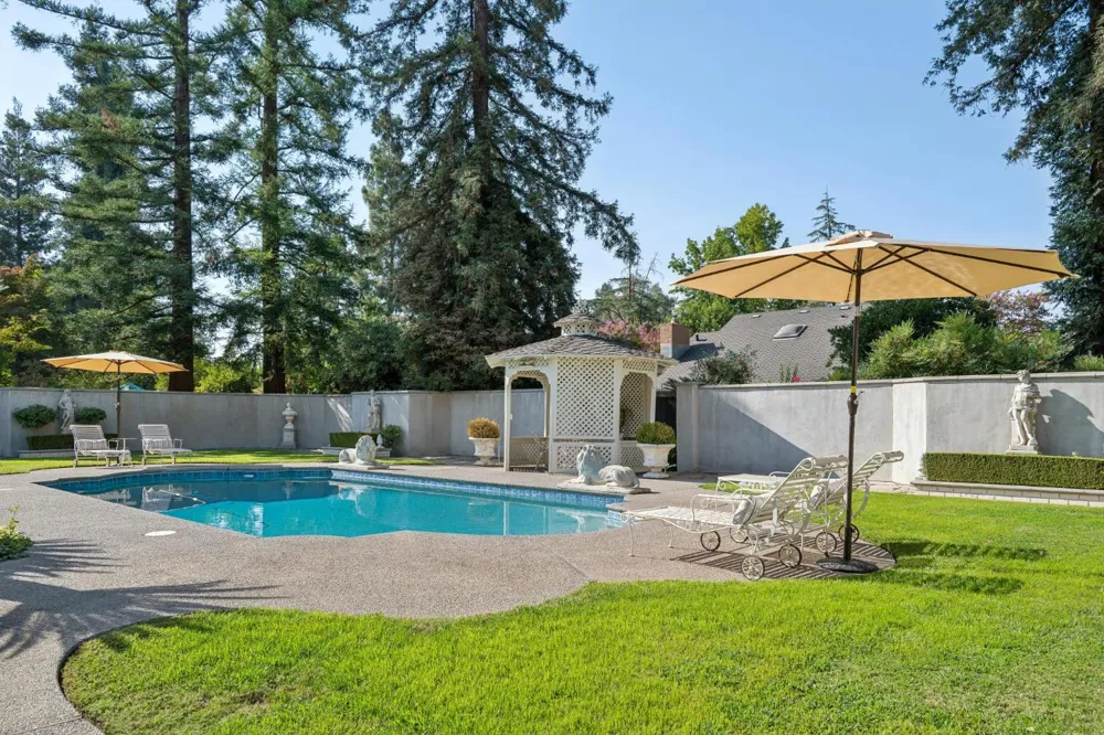 3594 W Spruce Avenue Fresno, CA 93711