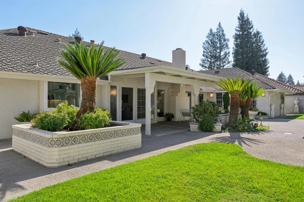 3594 W Spruce Avenue Fresno, CA 93711