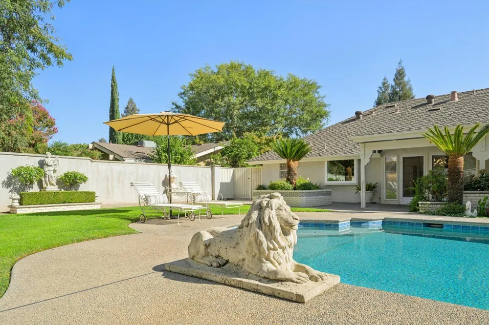 3594 W Spruce Avenue Fresno, CA 93711