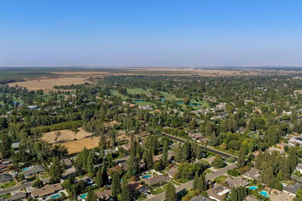 3594 W Spruce Avenue Fresno, CA 93711