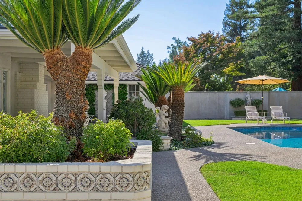 3594 W Spruce Avenue Fresno, CA 93711