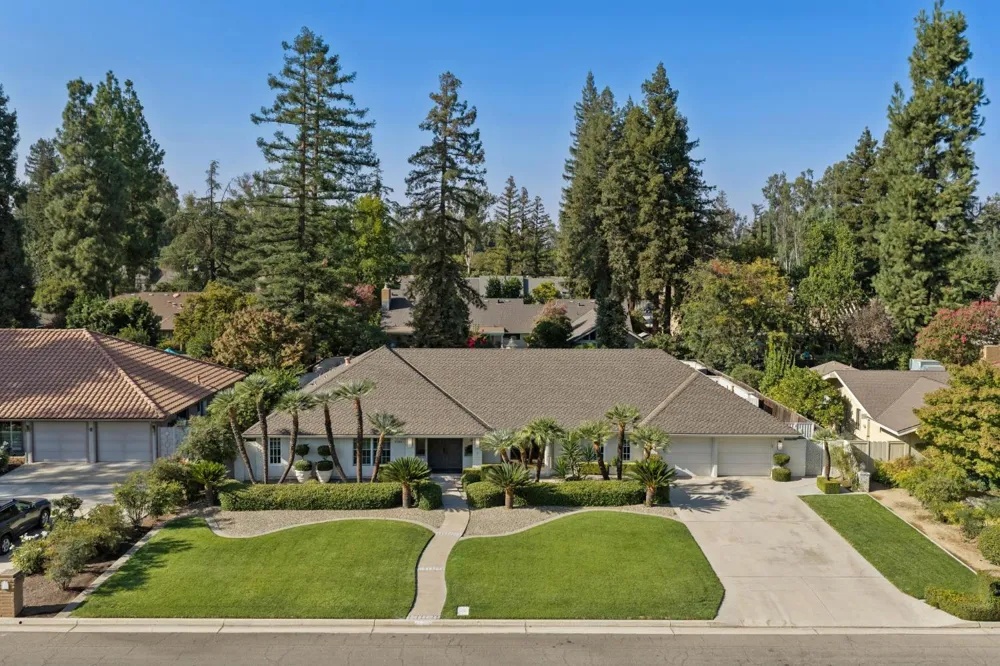 3594 W Spruce Avenue Fresno, CA 93711