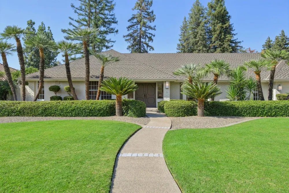 3594 W Spruce Avenue Fresno, CA 93711