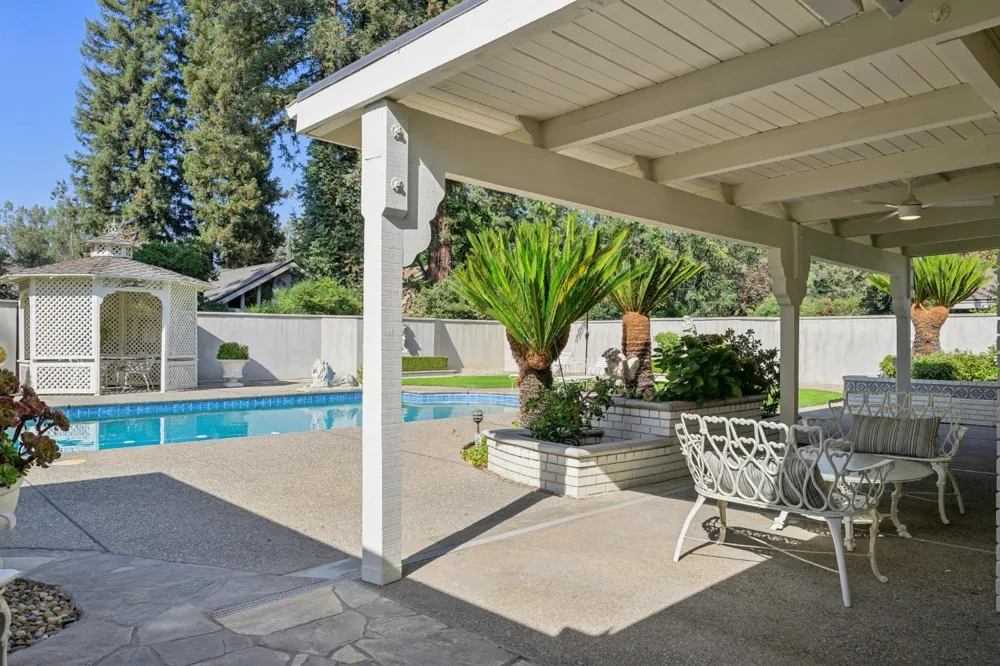 3594 W Spruce Avenue Fresno, CA 93711