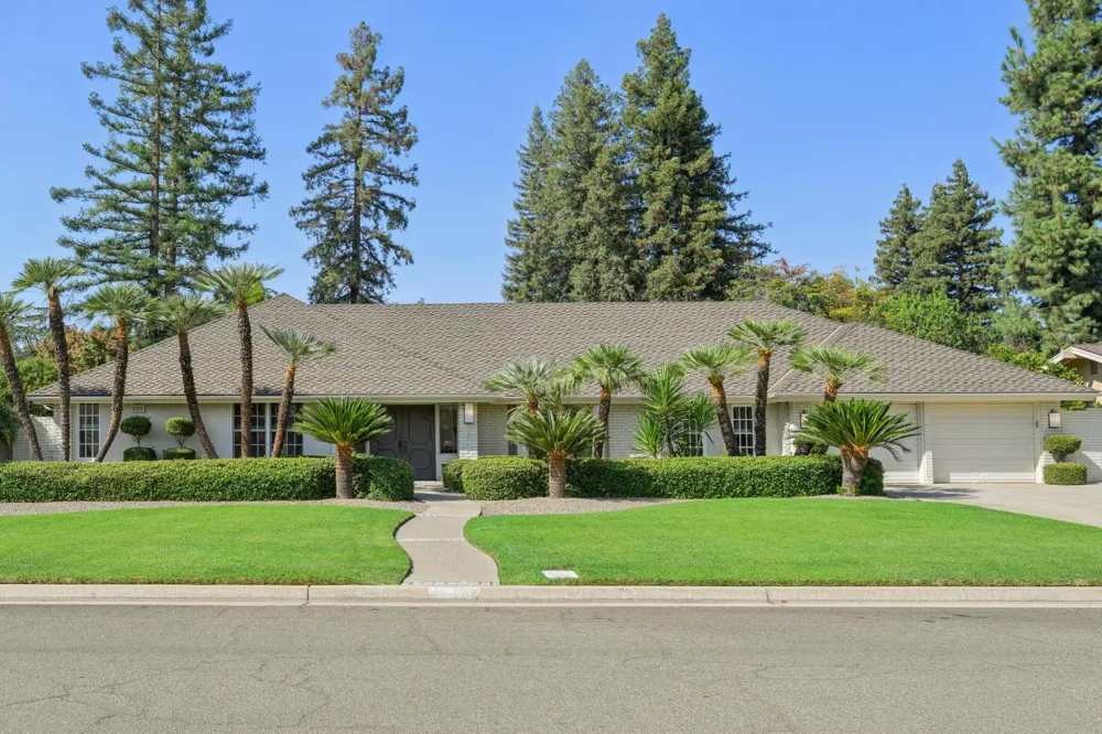 3594 W Spruce Avenue Fresno, CA 93711