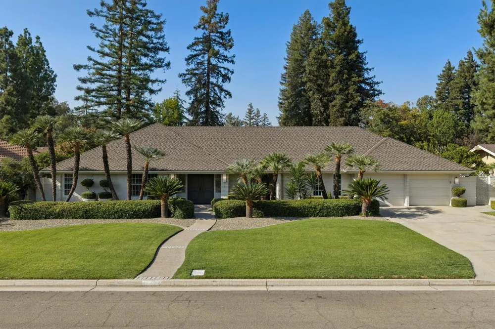 3594 W Spruce Avenue Fresno, CA 93711