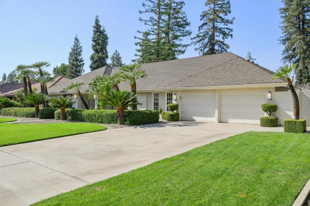 3594 W Spruce Avenue Fresno, CA 93711