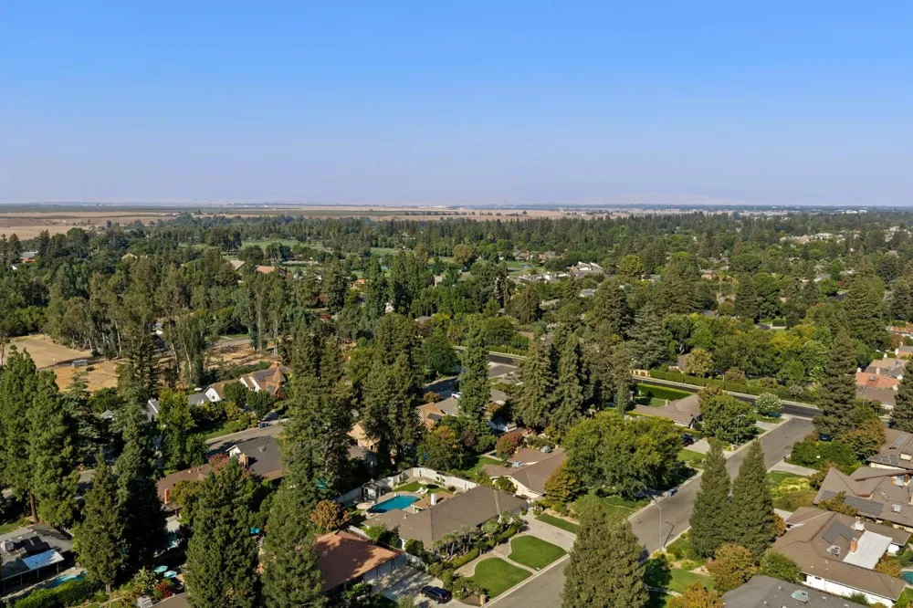 3594 W Spruce Avenue Fresno, CA 93711