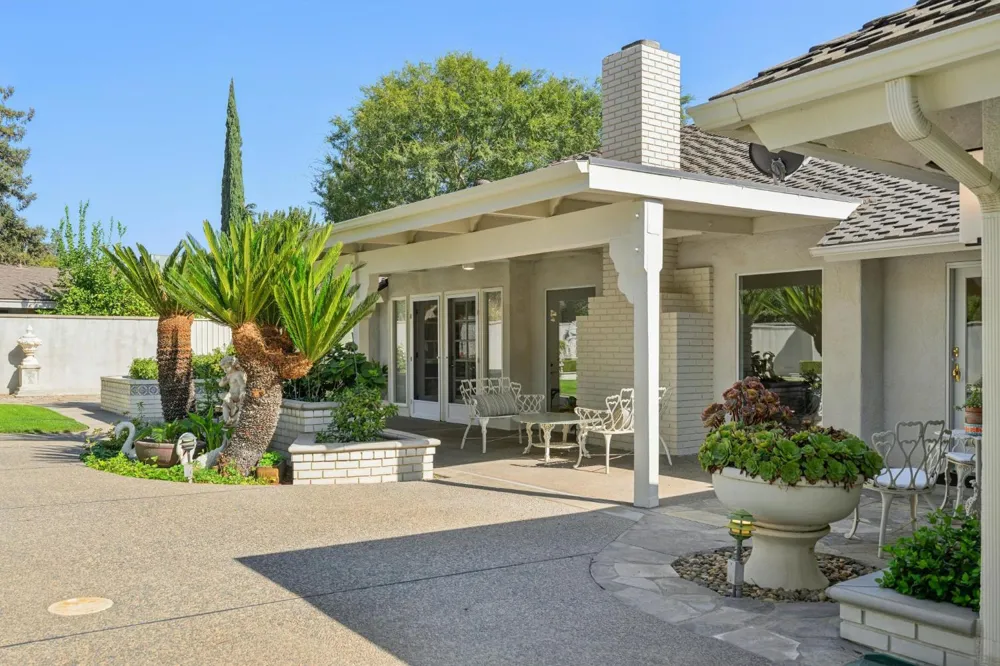 3594 W Spruce Avenue Fresno, CA 93711