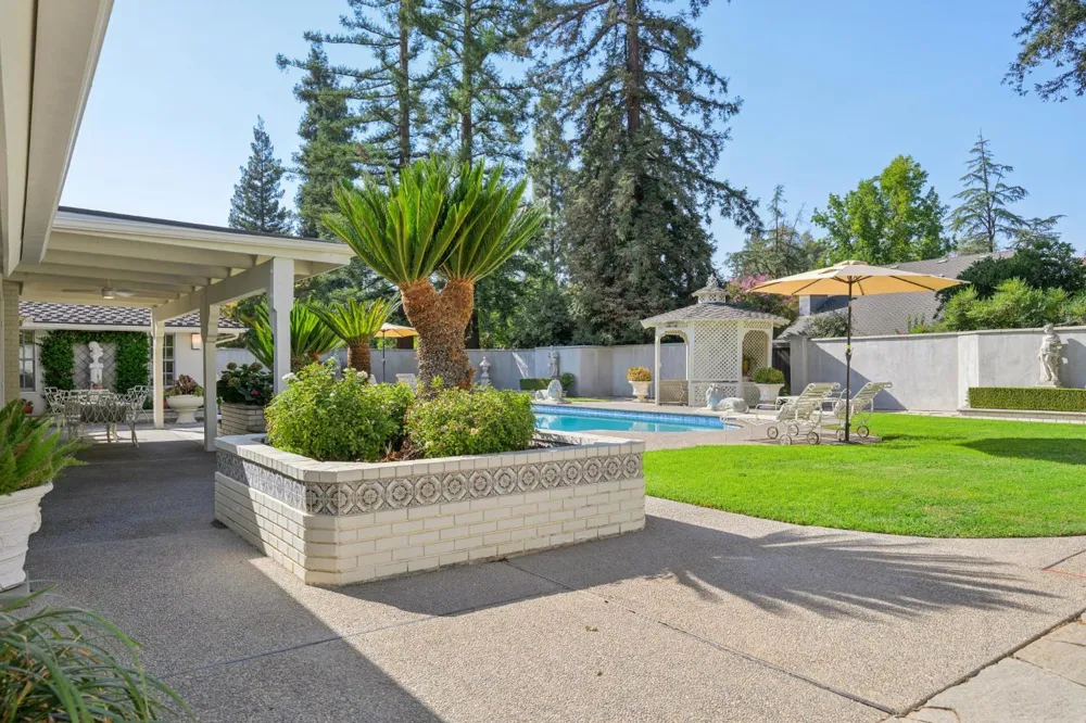 3594 W Spruce Avenue Fresno, CA 93711