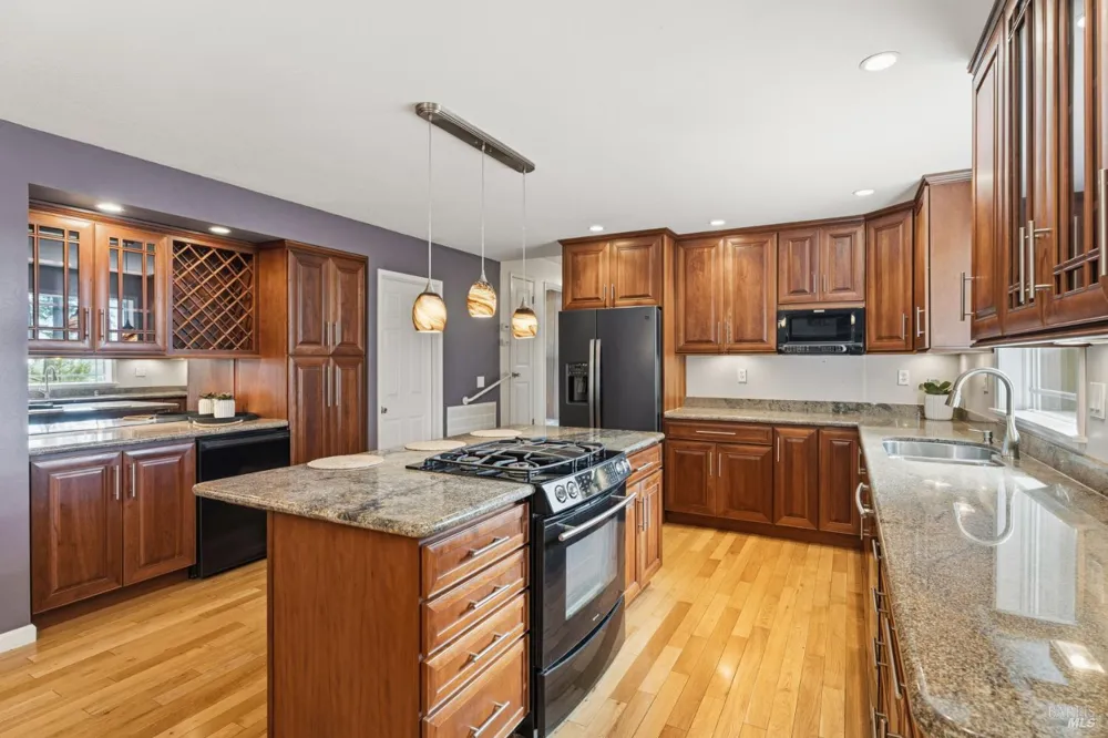 1691 Crane Road Ukiah, CA 95482