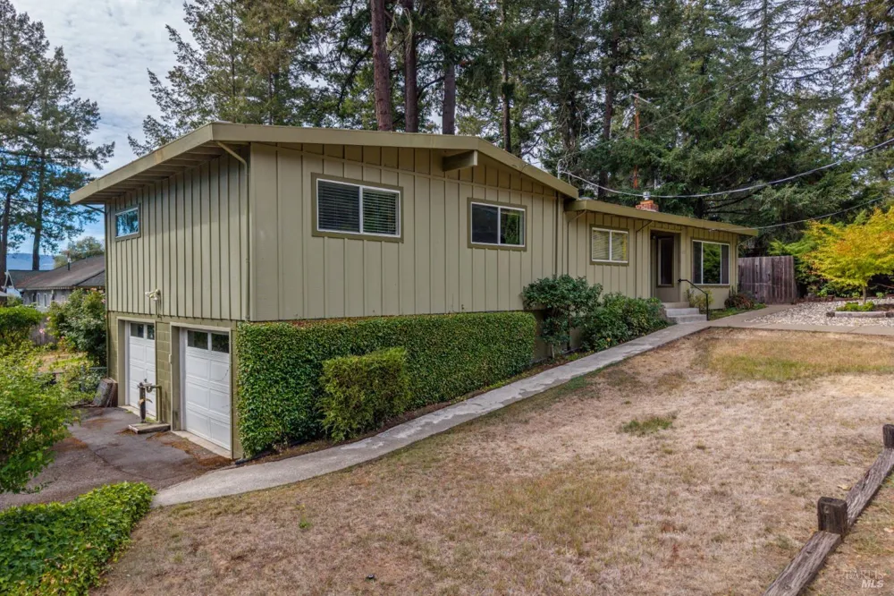 1691 Crane Road Ukiah, CA 95482