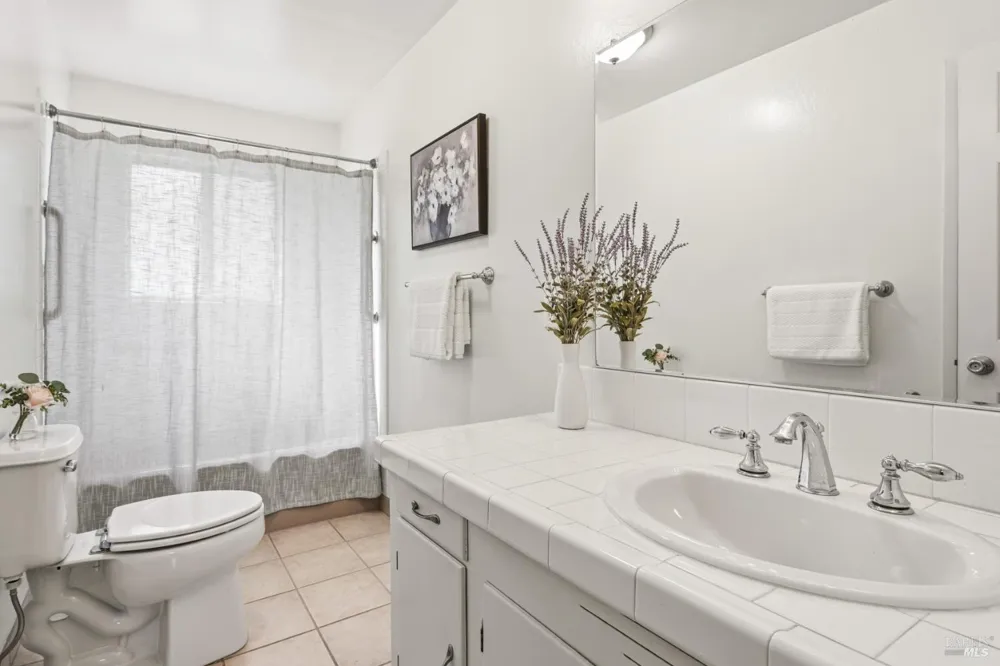 1691 Crane Road Ukiah, CA 95482