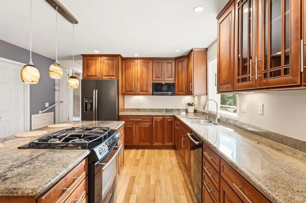 1691 Crane Road Ukiah, CA 95482