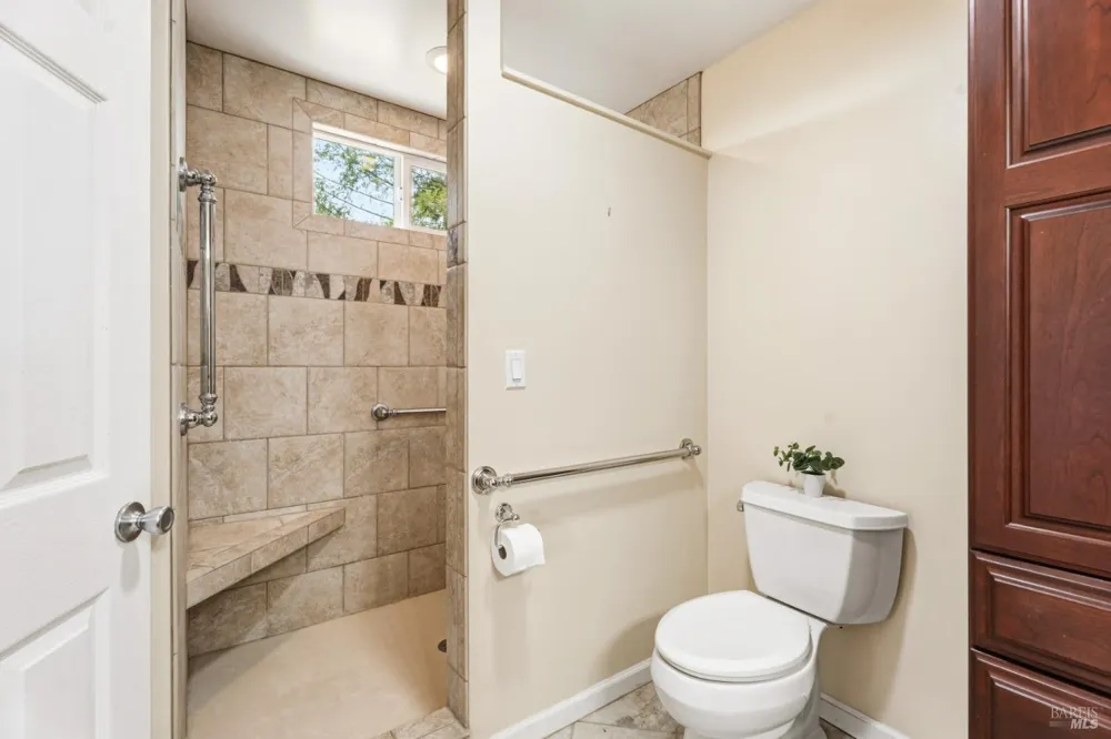 1691 Crane Road Ukiah, CA 95482