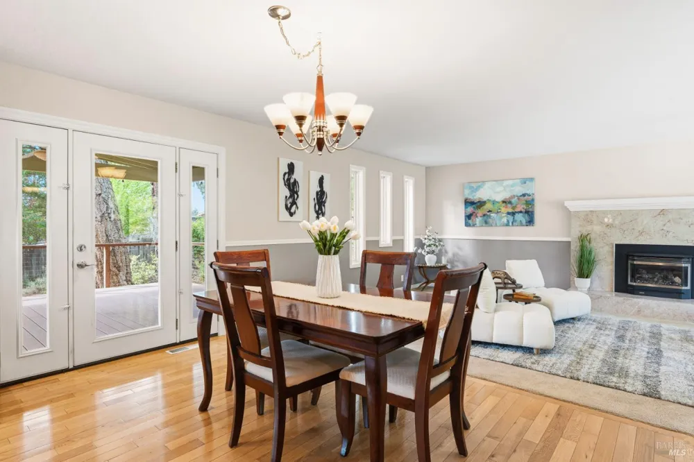1691 Crane Road Ukiah, CA 95482