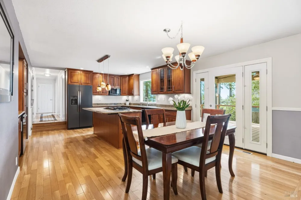 1691 Crane Road Ukiah, CA 95482