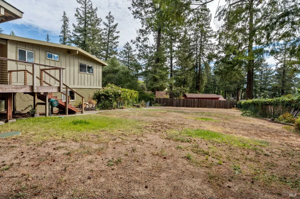 1691 Crane Road Ukiah, CA 95482