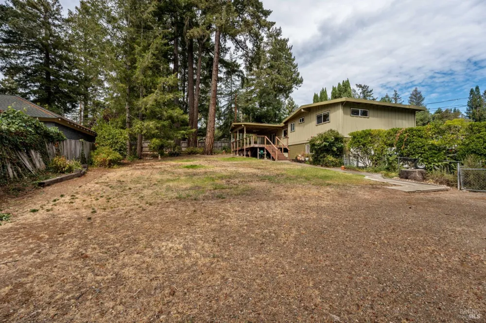 1691 Crane Road Ukiah, CA 95482