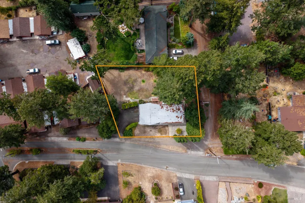 1691 Crane Road Ukiah, CA 95482