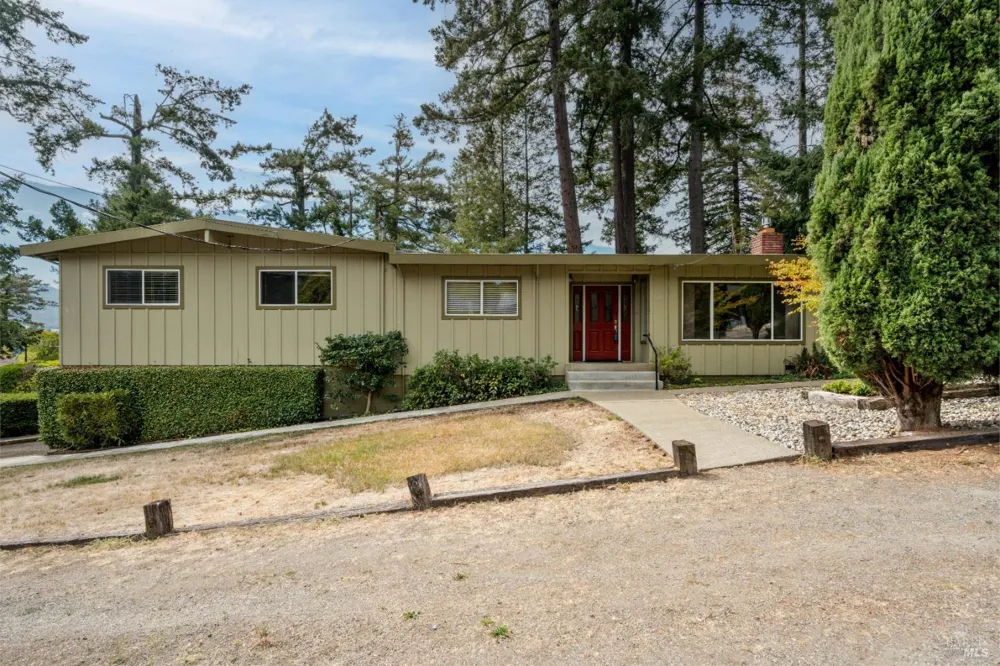 1691 Crane Road Ukiah, CA 95482