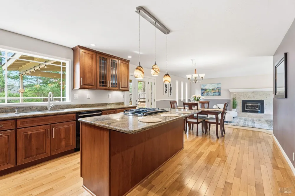 1691 Crane Road Ukiah, CA 95482