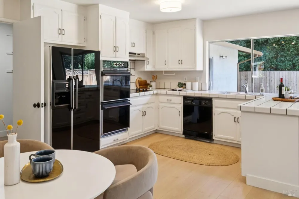 8 W Castlewood Drive San Rafael, CA 94901