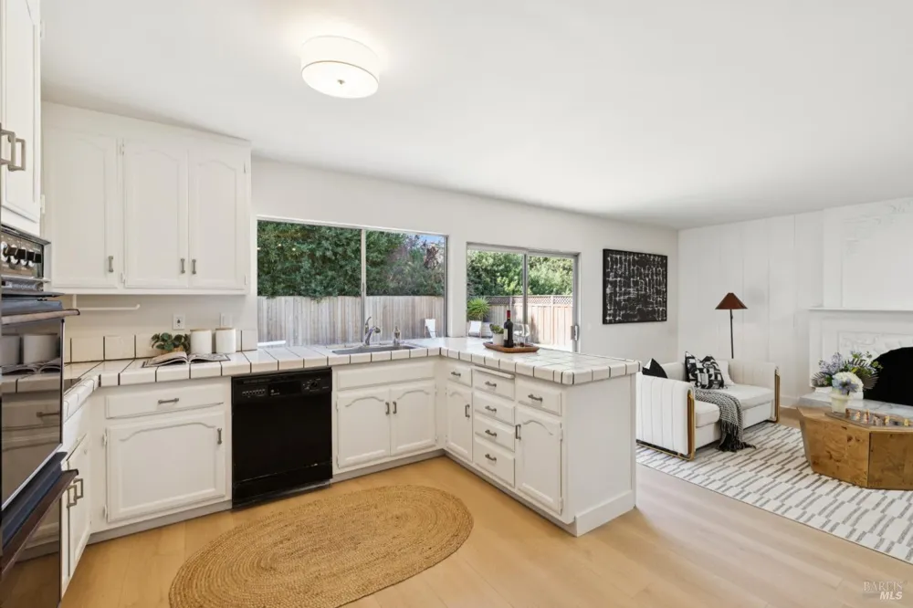 8 W Castlewood Drive San Rafael, CA 94901