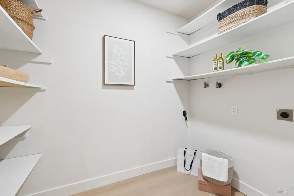 8 W Castlewood Drive San Rafael, CA 94901