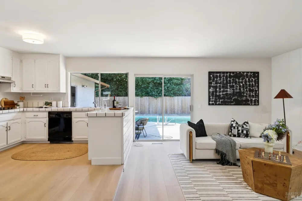 8 W Castlewood Drive San Rafael, CA 94901