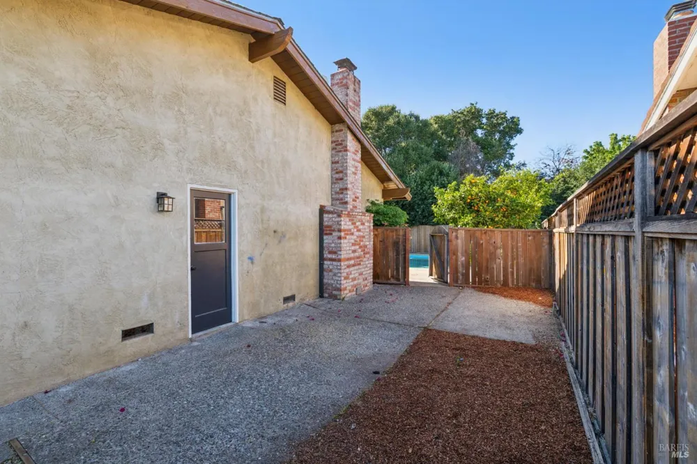 8 W Castlewood Drive San Rafael, CA 94901