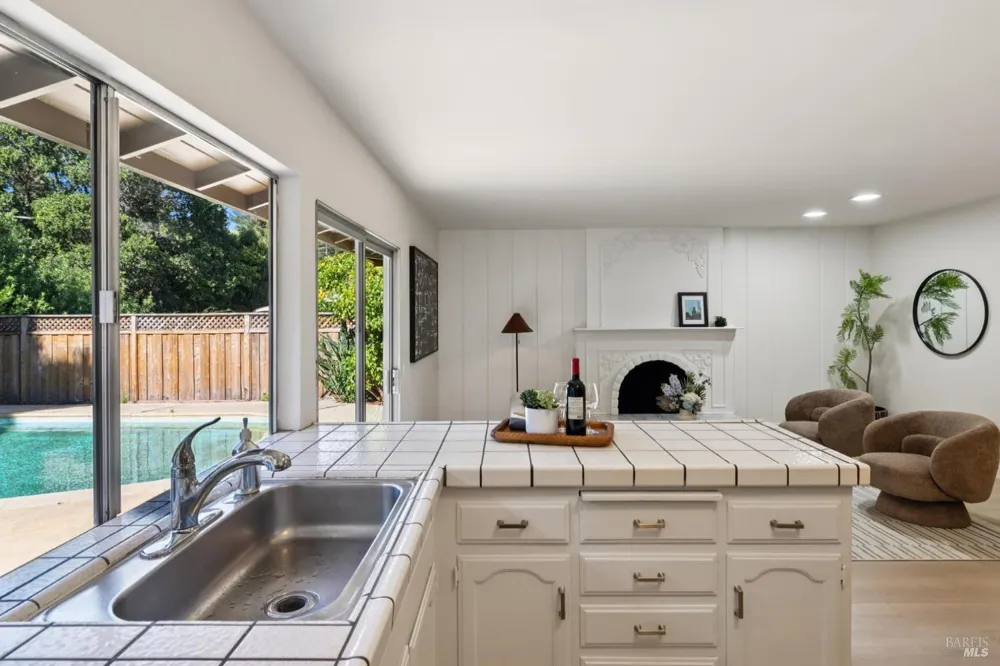8 W Castlewood Drive San Rafael, CA 94901